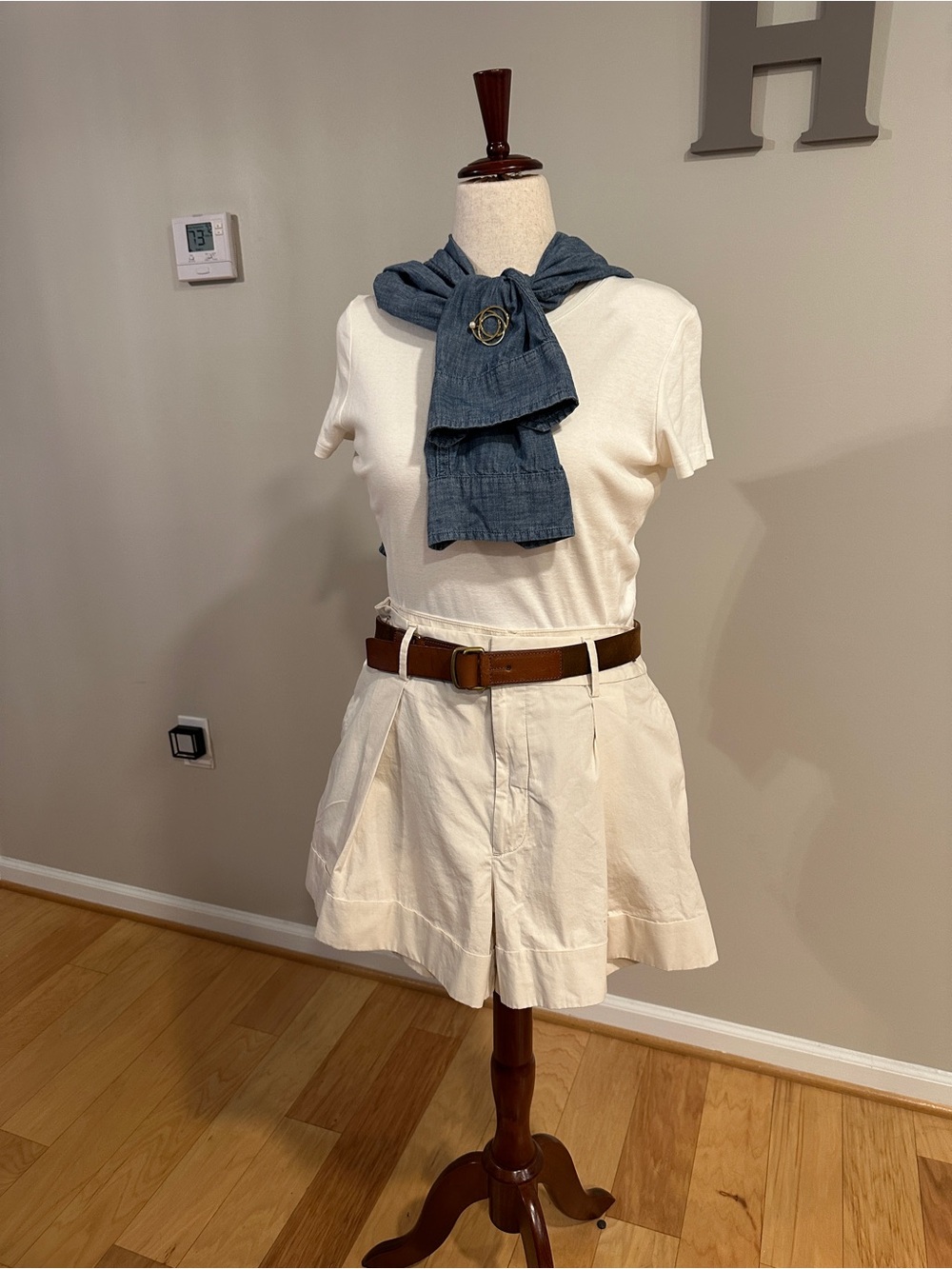 Banana Republic Cream High-Rise Pleated Shorts - Picture 3 of 8